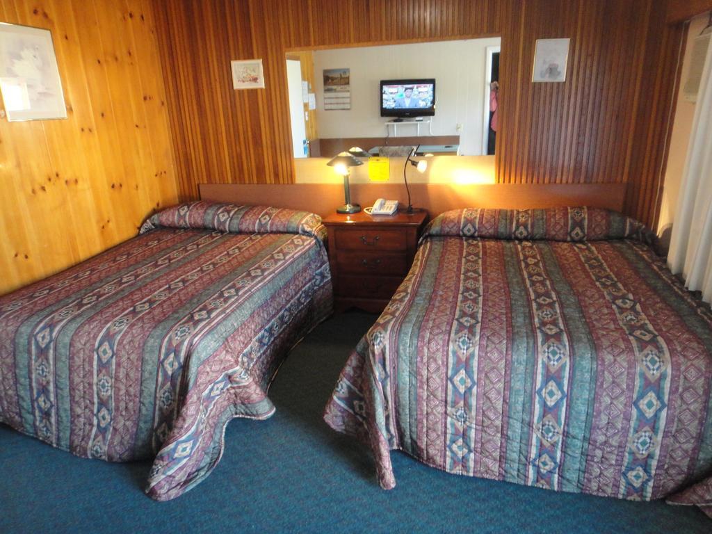 كويسنيل Airport Inn الغرفة الصورة