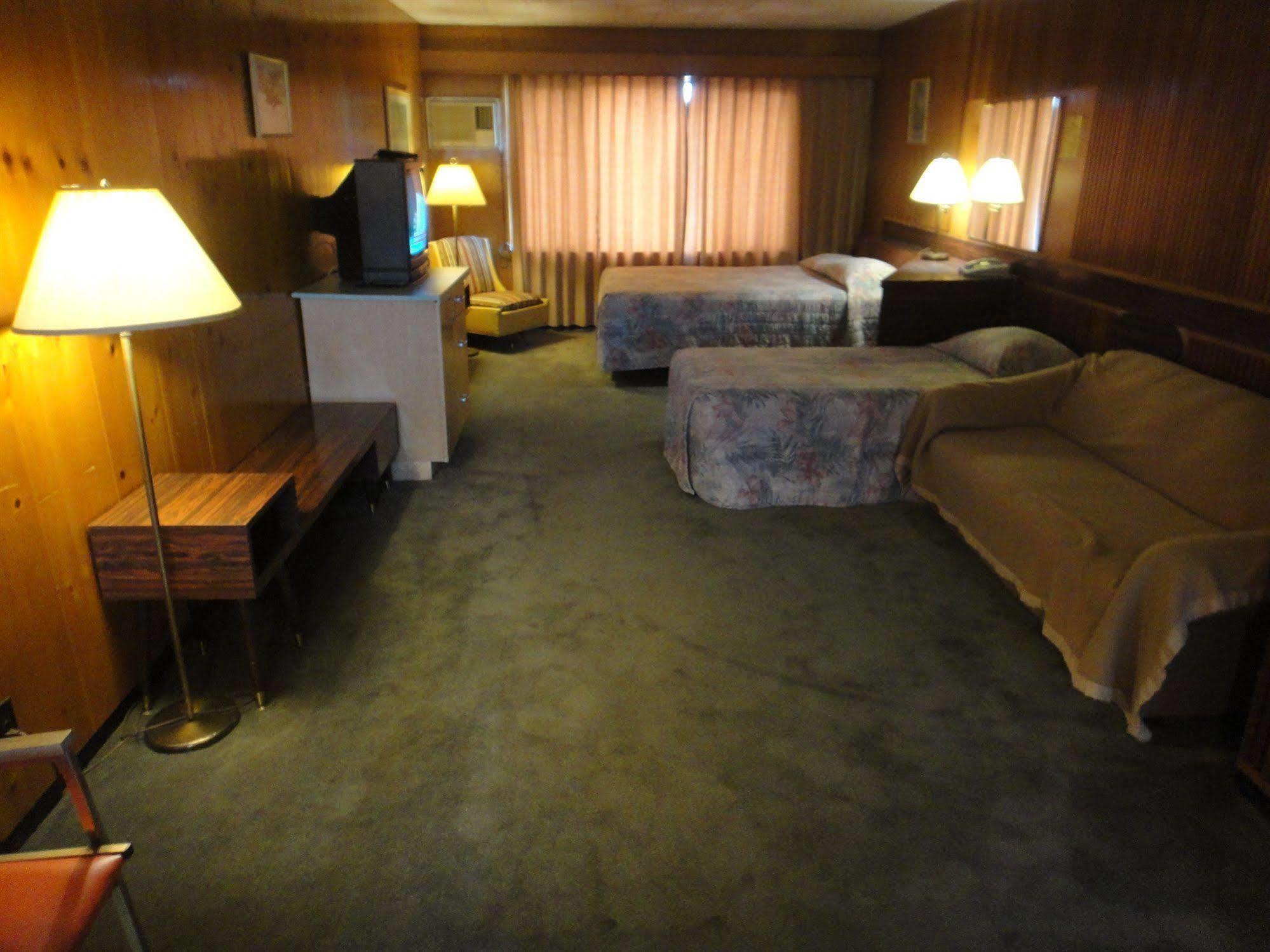 كويسنيل Airport Inn المظهر الخارجي الصورة